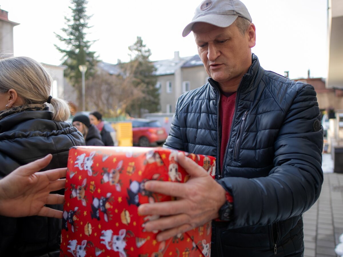 Dárky pro klienty sociálních služeb z nadace Naemi-Wilke-Stift