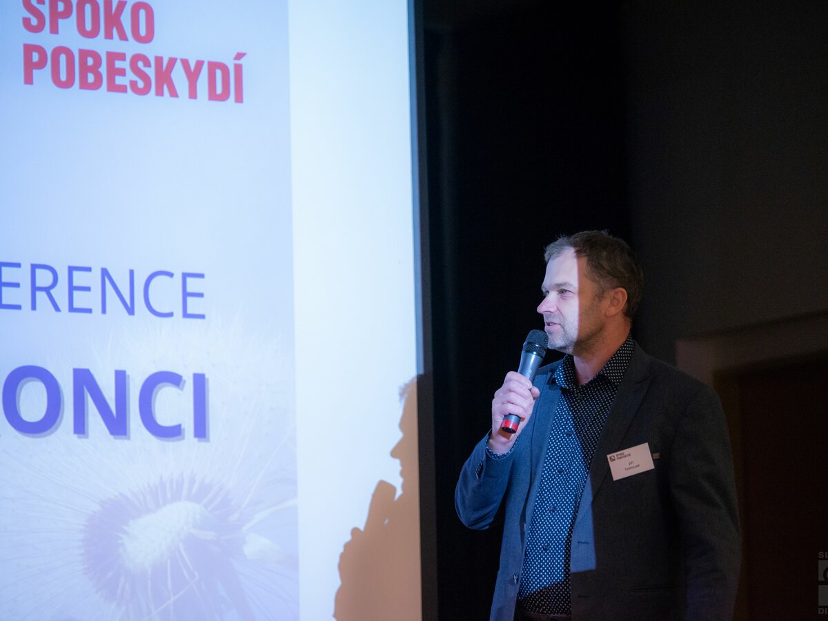 Fotografie z mezioborové konference „O životě na konci“