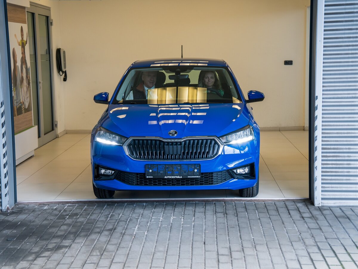 Předání nového automobilu pro středisko ELIM Stonava