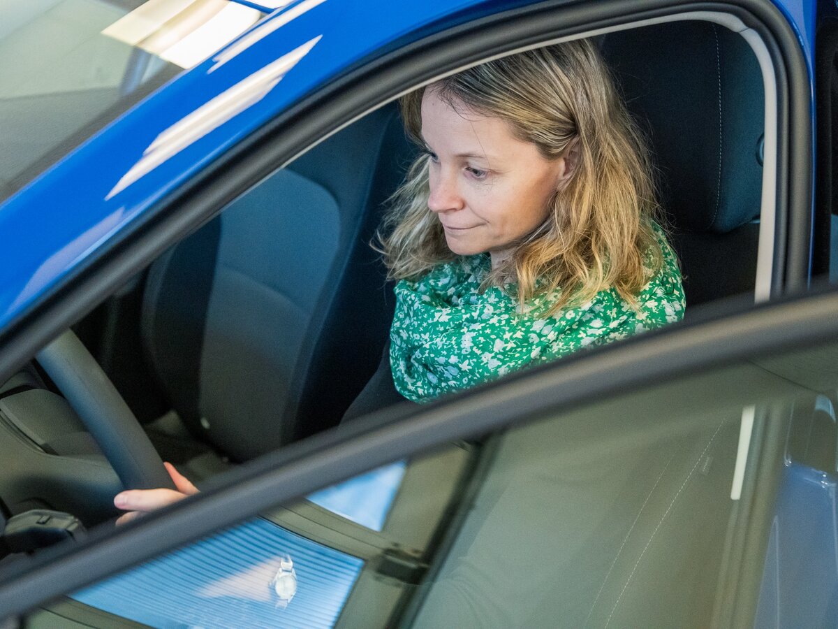 Předání nového automobilu pro středisko ELIM Stonava