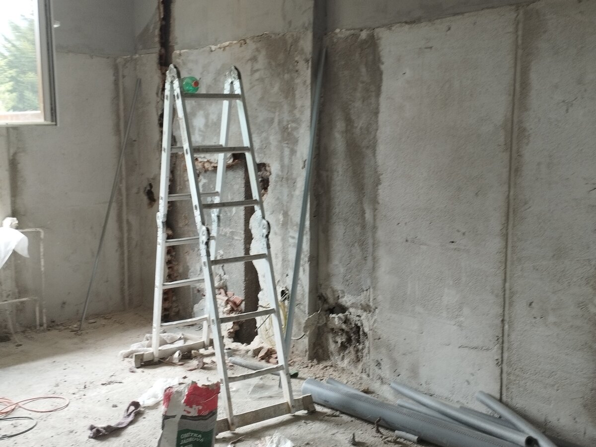probíhající rekonstrukce centrální koupelny - záznam ze 7.7.2022