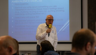 Swen Schumacher ve Slezské diakonii vede workshopy pro zaměstnance