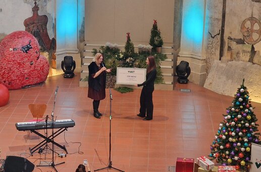 předání symbolického šeku pro INTERVENČNÍ CENTRUM Havířov
