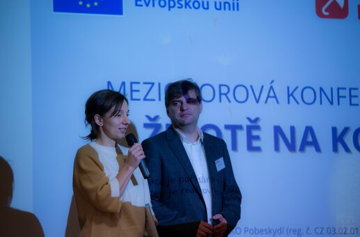 Fotografie z mezioborové konference „O životě na konci“ 