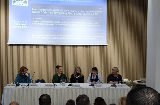 Lenka Waszutová na konferenci v rámci projektu Rovná odměna