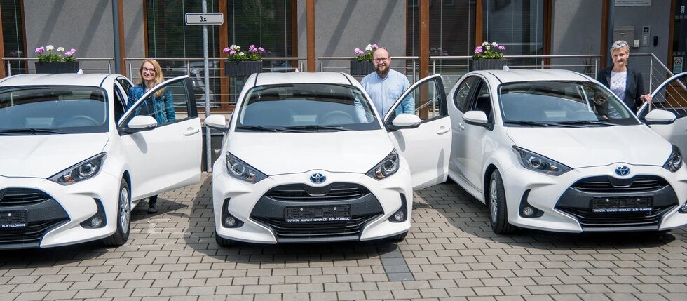 Pět nových automobilů do služeb Slezské diakonie