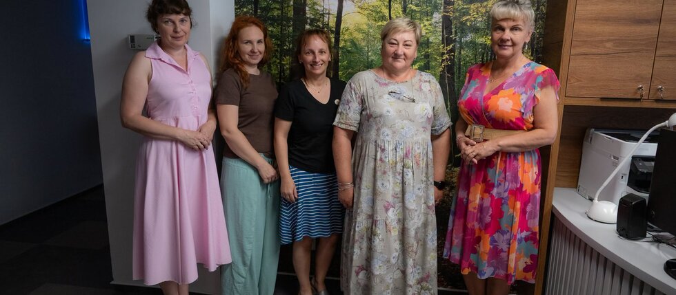 Vedoucí sekce Halina Klusová s vedením organizace při svém rozloučení Vedoucí sekce Halina Klusová s vedením organizace při svém rozloučení