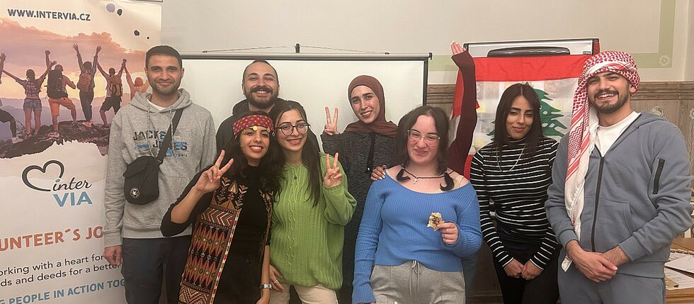 setkání mezinárodních dobrovolníků na příjezdovém semináři  setkání mezinárodních dobrovolníků na příjezdovém semináři